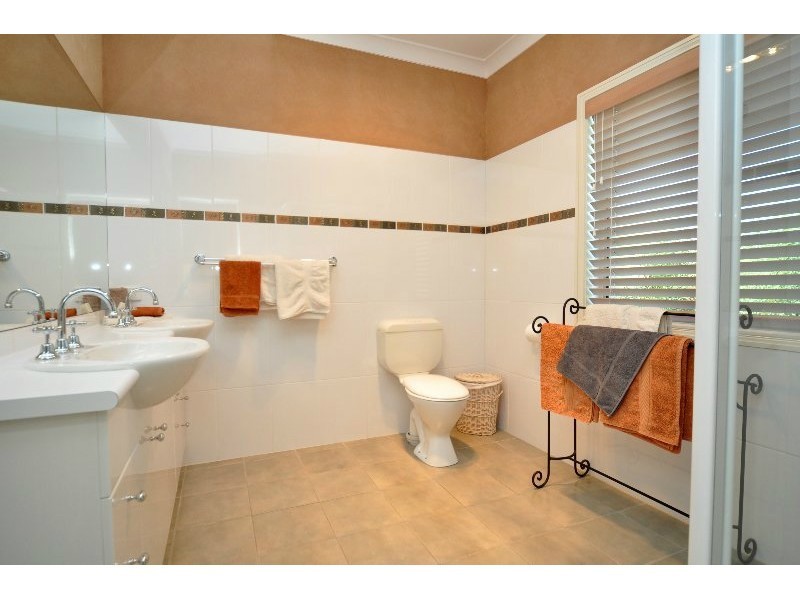 11 Nathanvale Drive, Mount Nathan QLD 4211