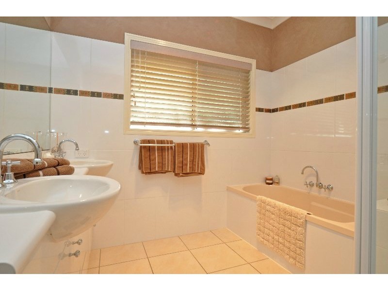 11 Nathanvale Drive, Mount Nathan QLD 4211