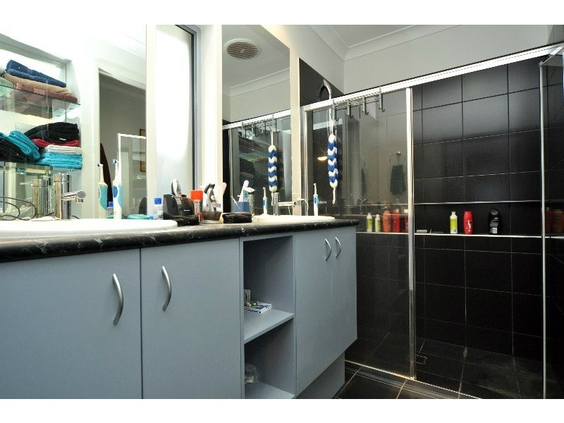 18 Settlers Avenue, Upper Coomera QLD 4209