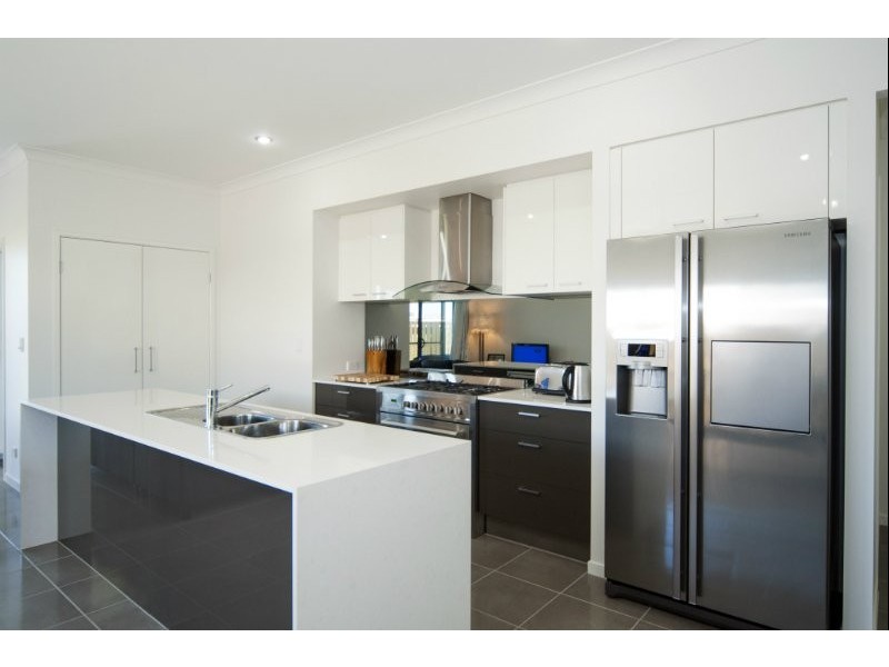 5 Summerstone Place, Upper Coomera QLD 4209
