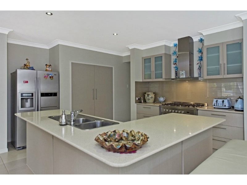 9 Greenacre Way, Maudsland QLD 4210