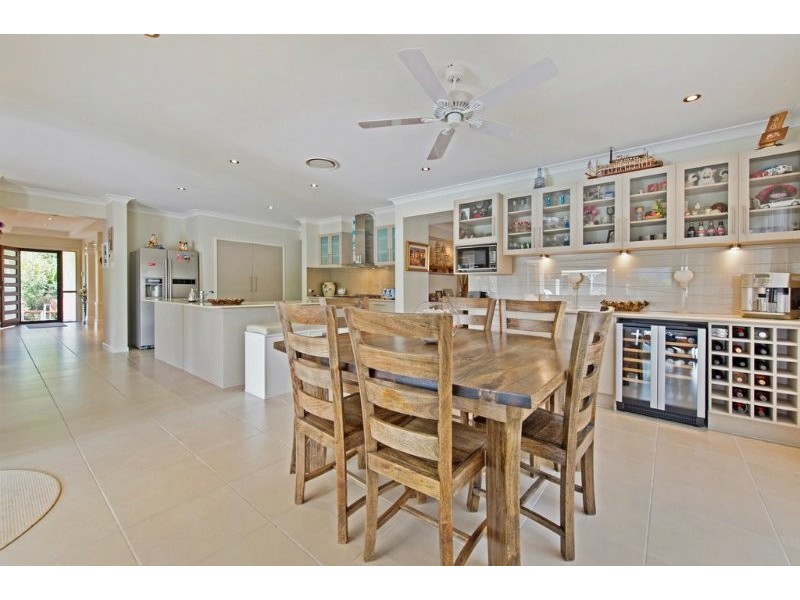 9 Greenacre Way, Maudsland QLD 4210