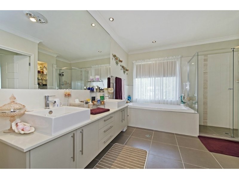 9 Greenacre Way, Maudsland QLD 4210