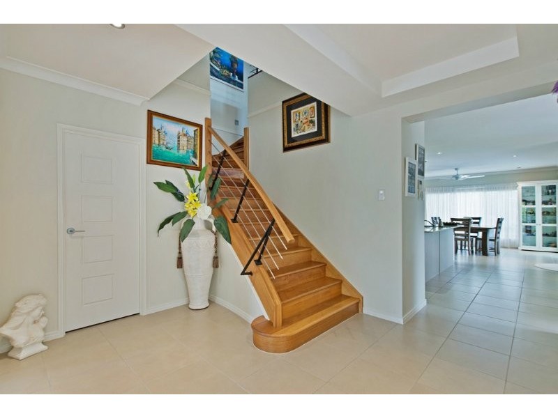 9 Greenacre Way, Maudsland QLD 4210