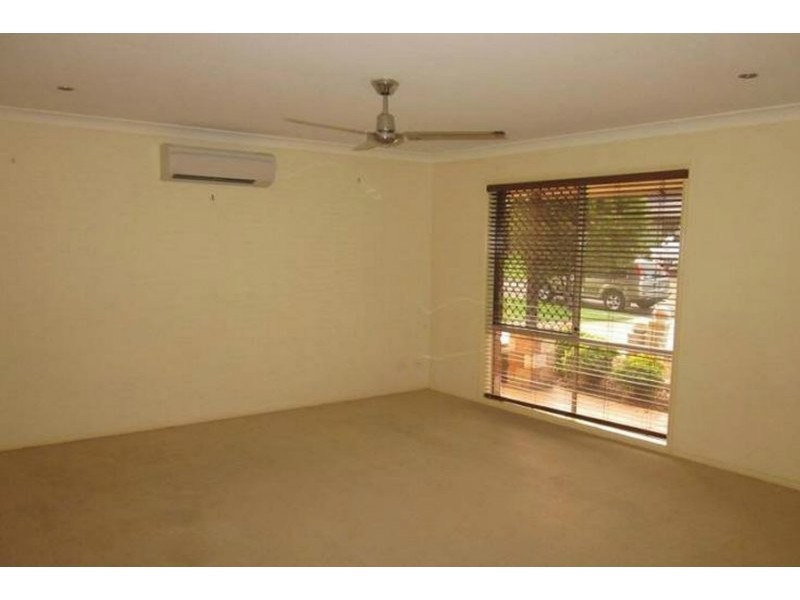 8 Tandanus Court, Oxenford QLD 4210