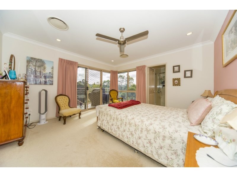 10 Crestridge Crescent, Oxenford QLD 4210