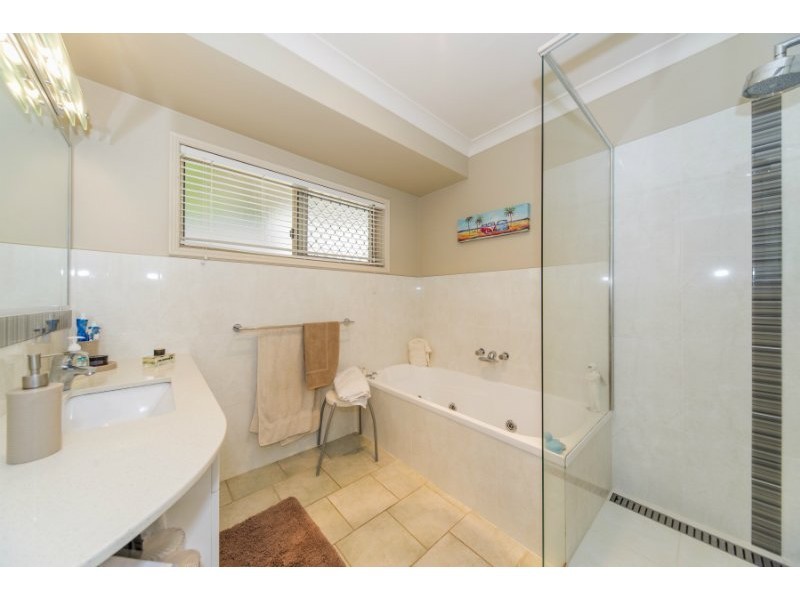 10 Crestridge Crescent, Oxenford QLD 4210