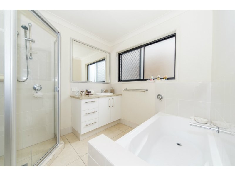 99 Roberts Drive, Maudsland QLD 4210