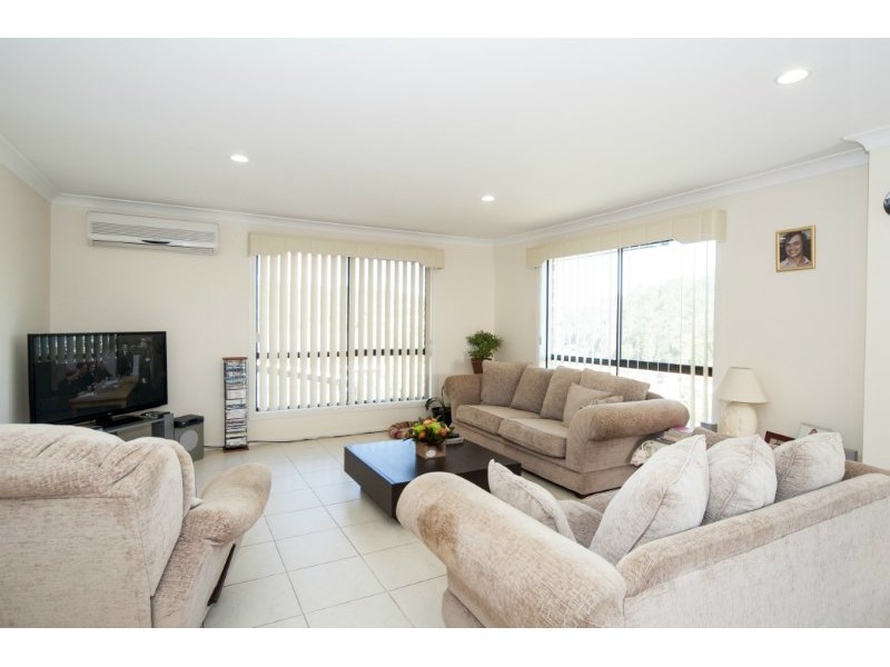 23 Manra Way, Pacific Pines QLD 4211