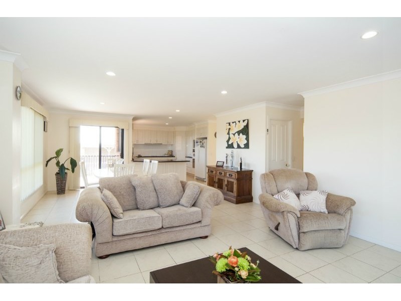 23 Manra Way, Pacific Pines QLD 4211