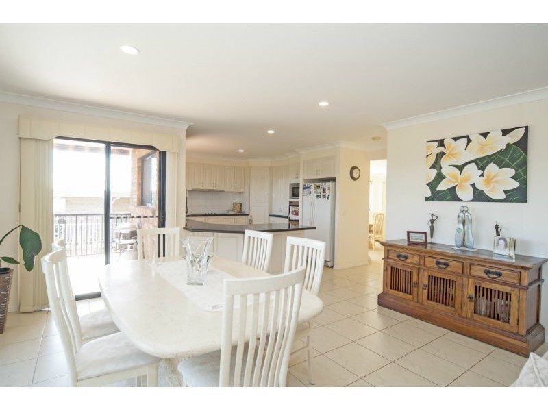 23 Manra Way, Pacific Pines QLD 4211