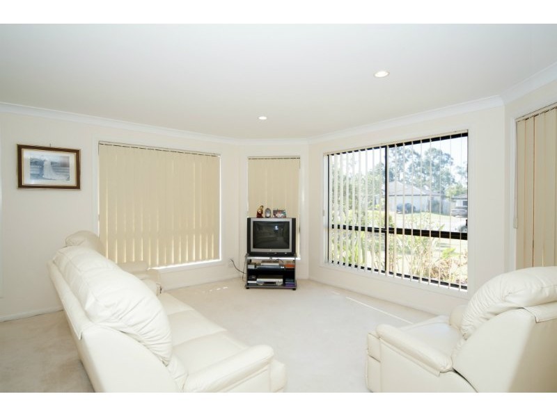 23 Manra Way, Pacific Pines QLD 4211