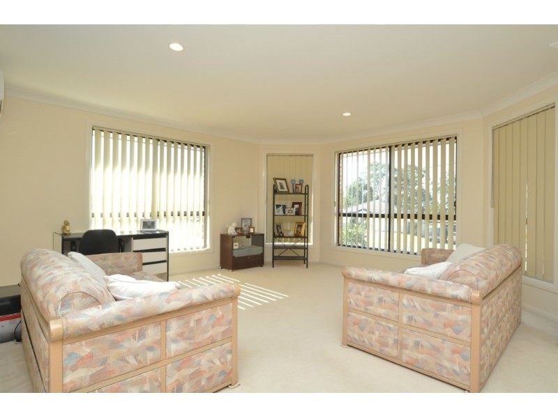 23 Manra Way, Pacific Pines QLD 4211