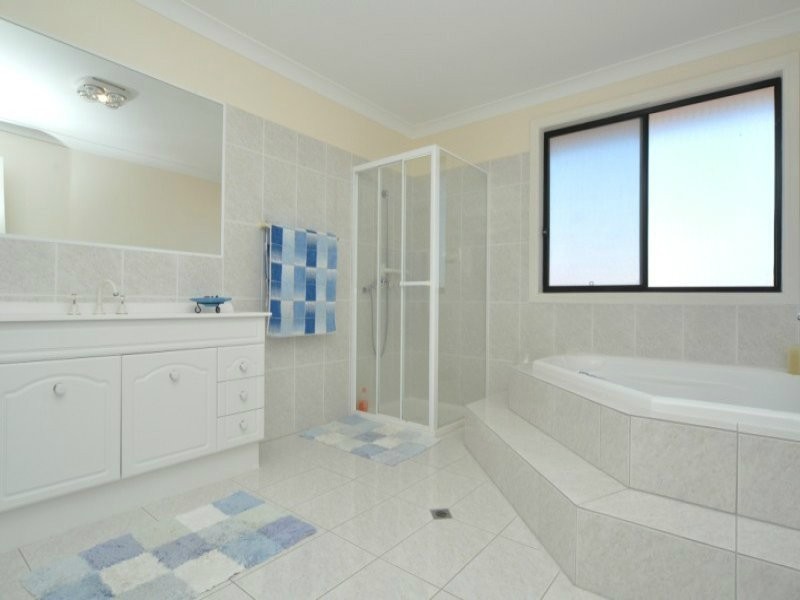 23 Manra Way, Pacific Pines QLD 4211