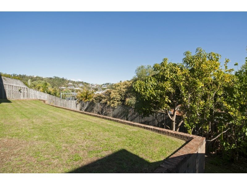 23 Manra Way, Pacific Pines QLD 4211