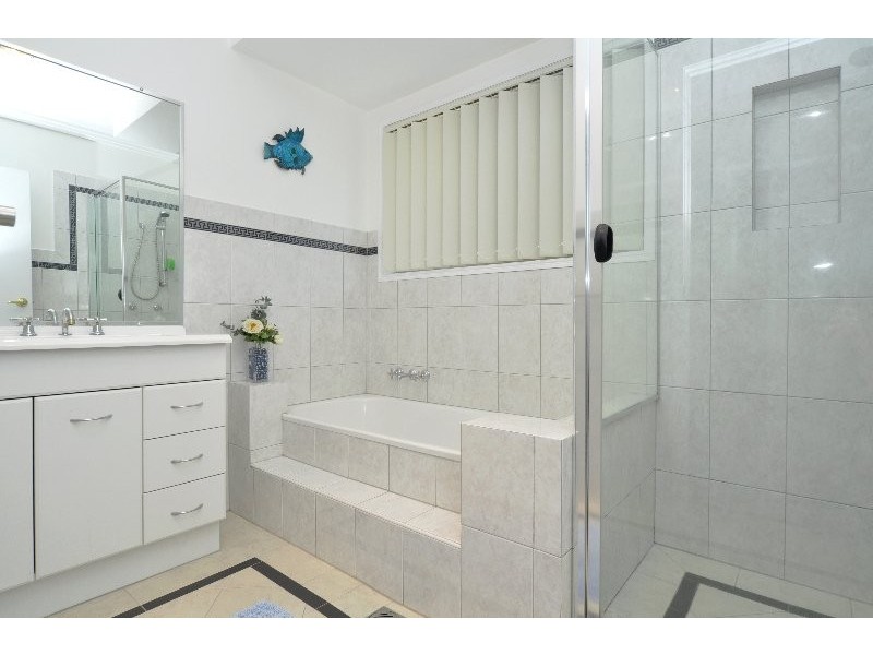 10 Waverley Park Close, Oxenford QLD 4210