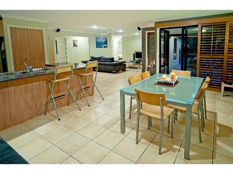 5 Ken Crescent, Helensvale QLD 4212