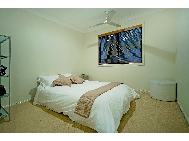 5 Ken Crescent, Helensvale QLD 4212