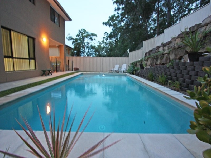 17 Caragh Crescent, Oxenford QLD 4210