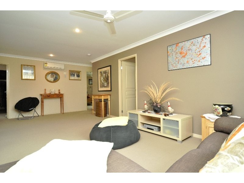 17 Caragh Crescent, Oxenford QLD 4210