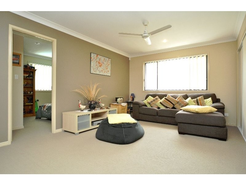 17 Caragh Crescent, Oxenford QLD 4210