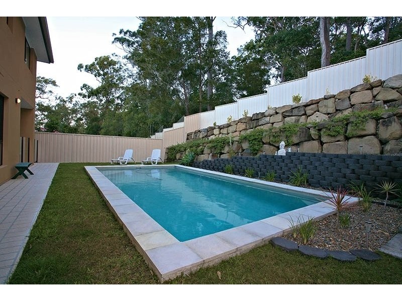 17 Caragh Crescent, Oxenford QLD 4210