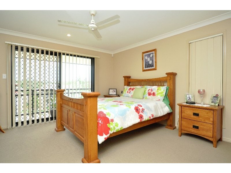 17 Caragh Crescent, Oxenford QLD 4210