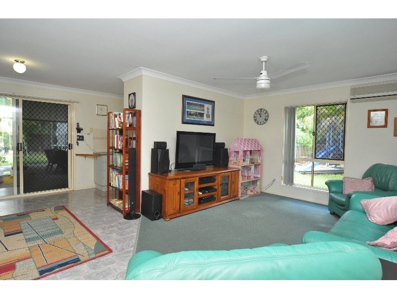 23 Pinemount Crescent, Oxenford QLD 4210