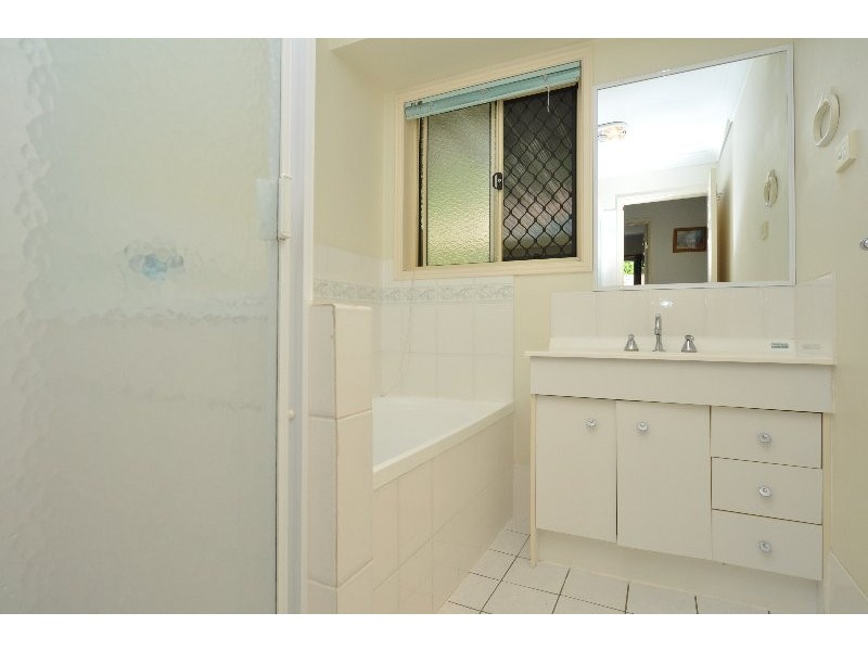 23 Pinemount Crescent, Oxenford QLD 4210