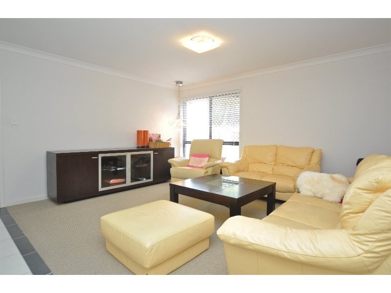 3 Inman Court, Pacific Pines QLD 4211