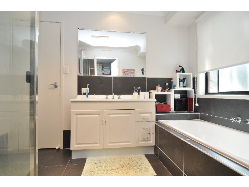 3 Inman Court, Pacific Pines QLD 4211