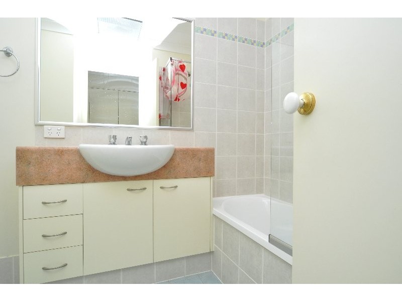 10/2 Bos Drive, Coomera QLD 4209