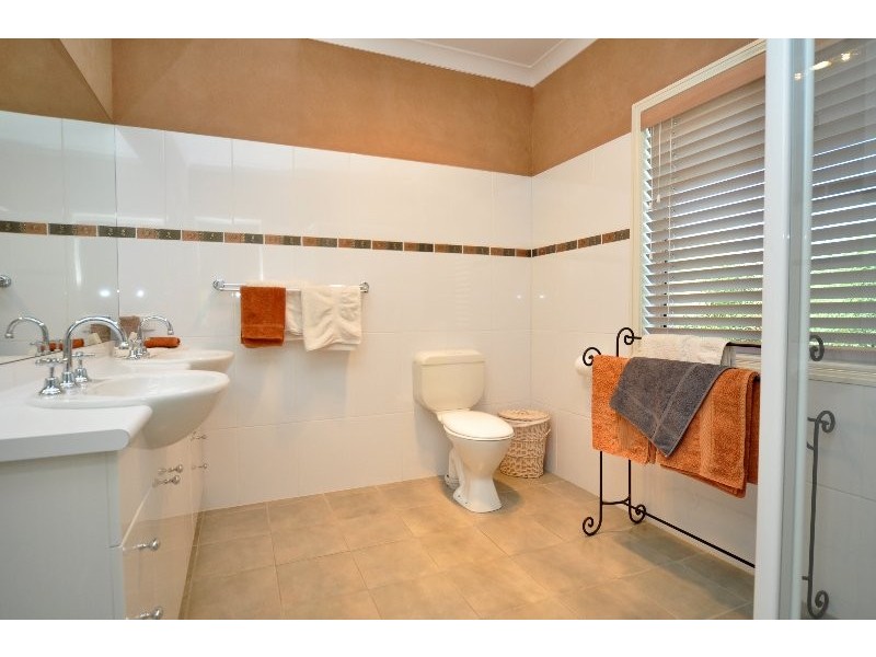 11 Nathanvale Drive, Mount Nathan QLD 4211