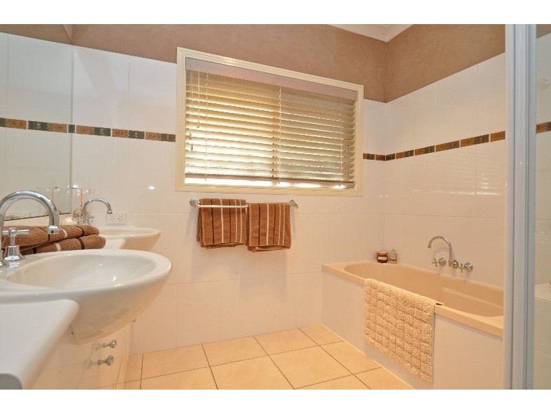 11 Nathanvale Drive, Mount Nathan QLD 4211