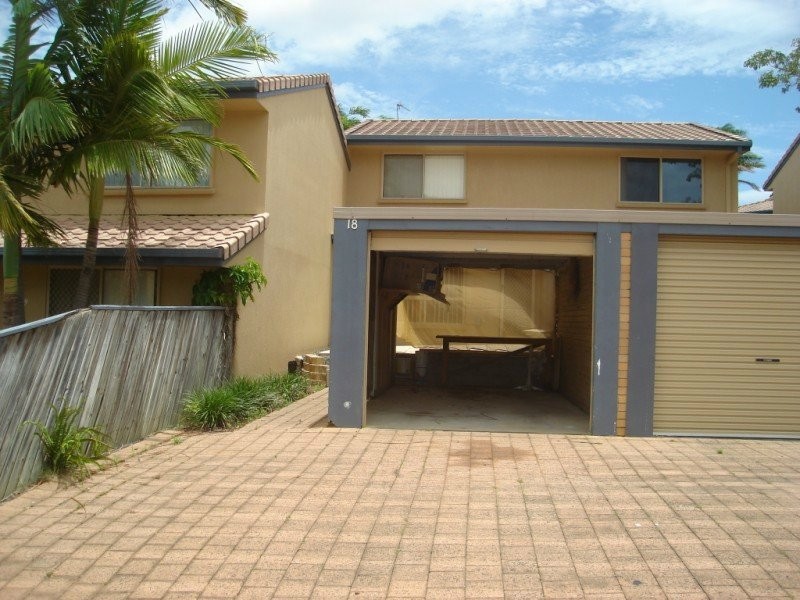 18/63 Olsen  Ave, Labrador QLD 4215