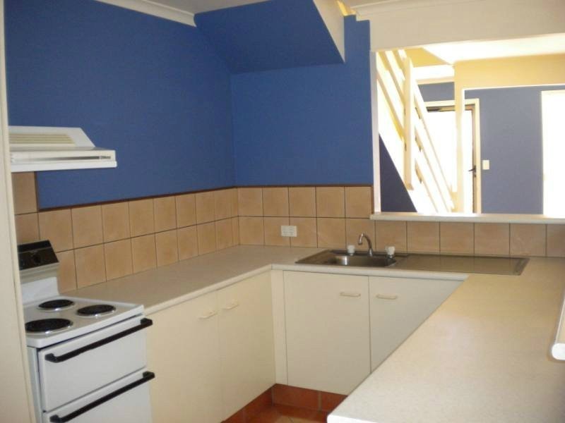 18/63 Olsen  Ave, Labrador QLD 4215