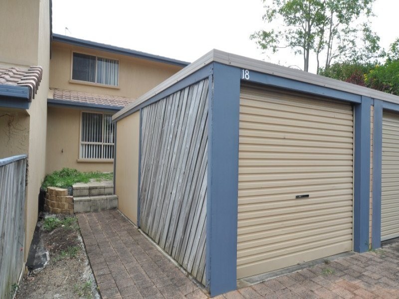 18/63 Olsen  Ave, Labrador QLD 4215