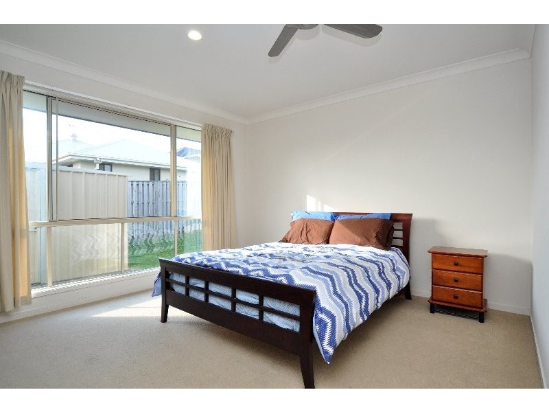 8 Buchanan Circuit, Oxenford QLD 4210