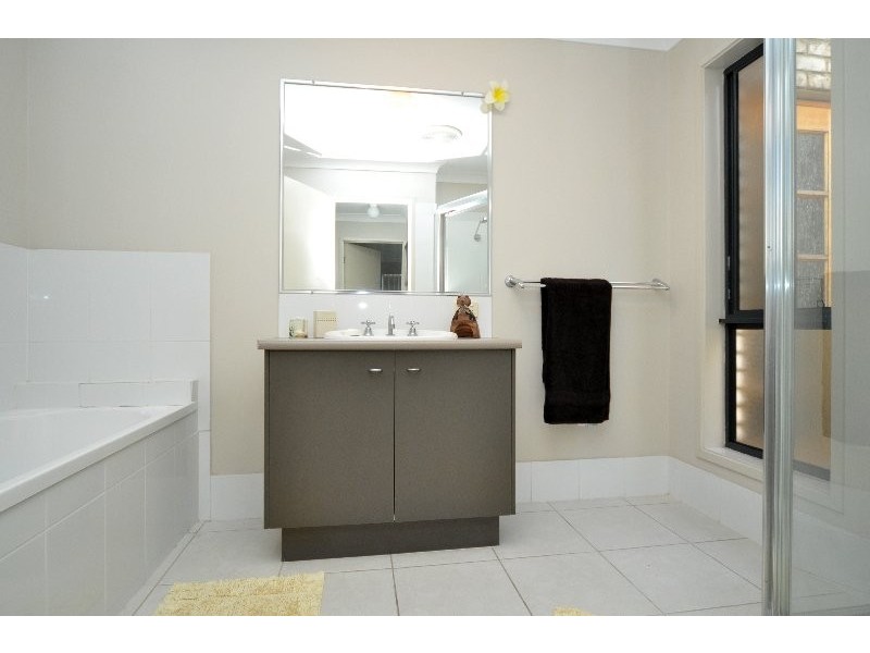 2/9 Filbert Street, Upper Coomera QLD 4209