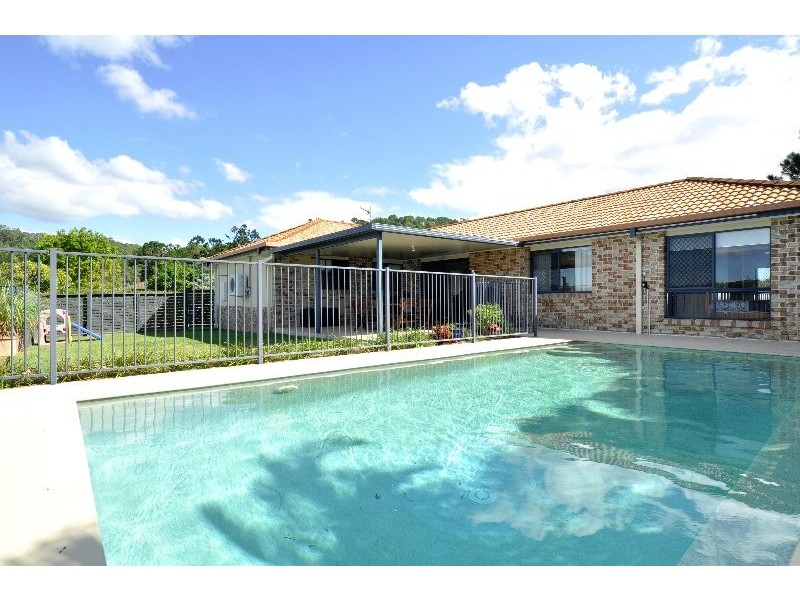 1 Harwood Place, Maudsland QLD 4210