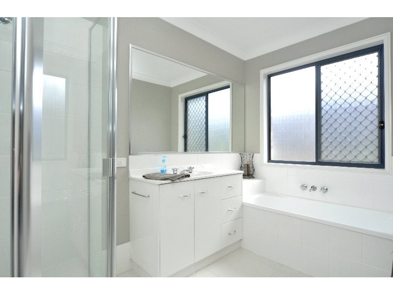 1 Harwood Place, Maudsland QLD 4210