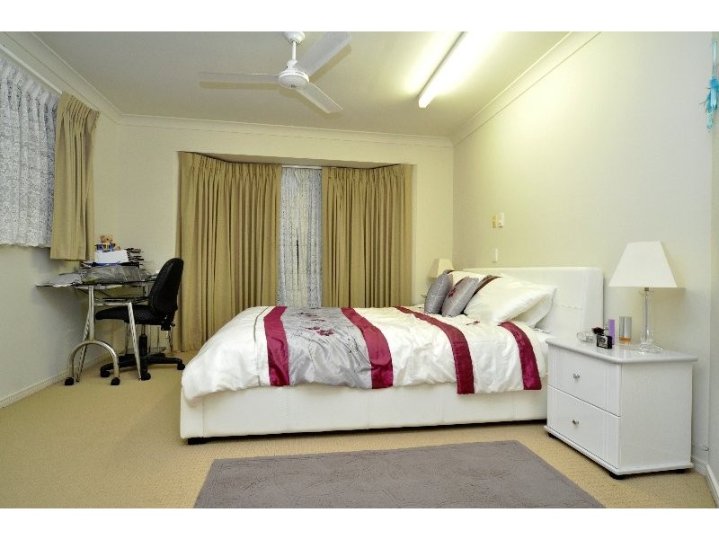 38 Sickle Avenue, Hope Island QLD 4212