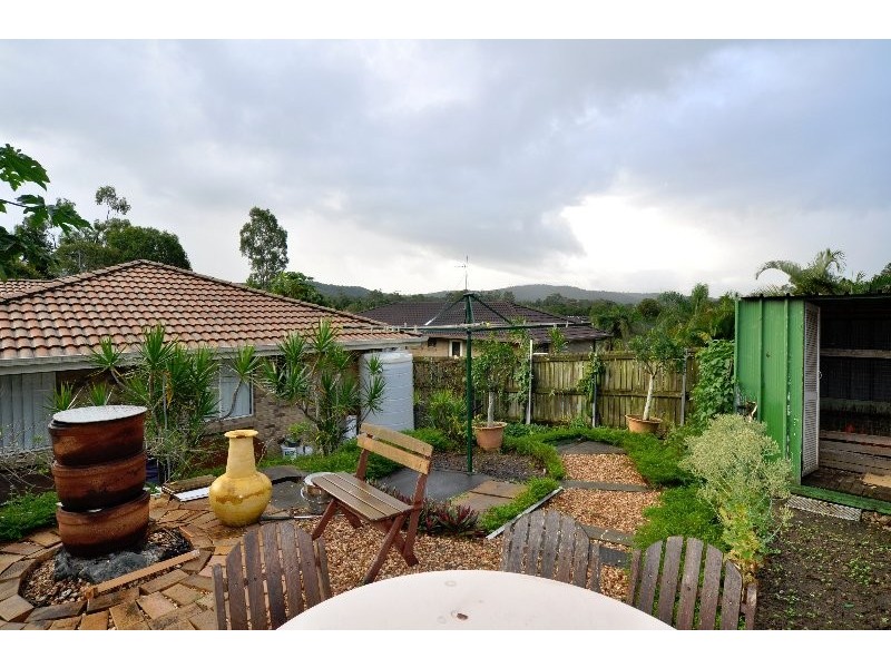 8 Knight Crescent, Nerang QLD 4211