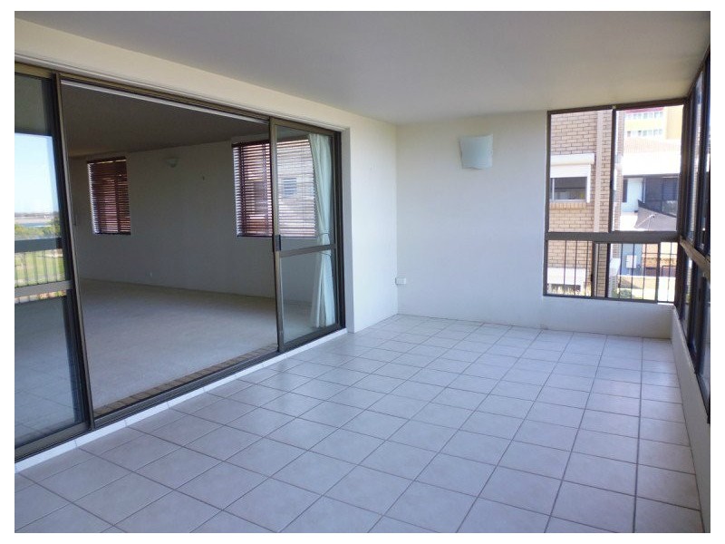 4/540 Marine Parade, Biggera Waters QLD 4216