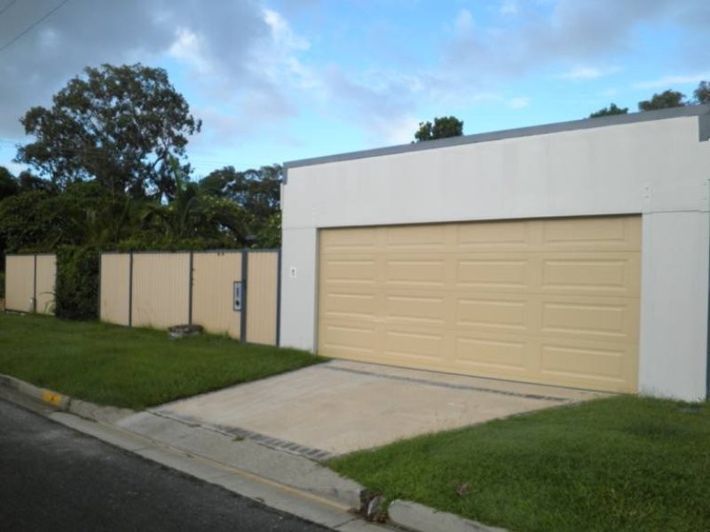 4 Iando Street, Coombabah QLD 4216