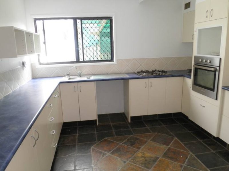 4 Iando Street, Coombabah QLD 4216