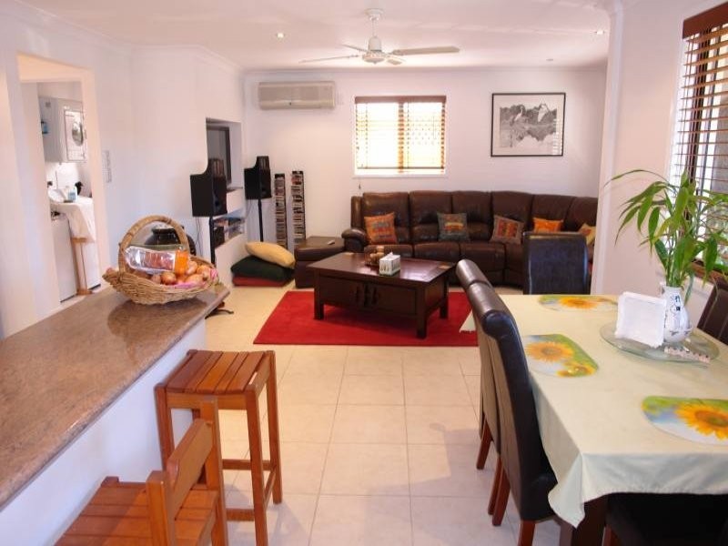 10 Sundown Drive, Paradise Point QLD 4216