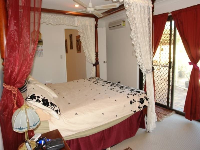 10 Sundown Drive, Paradise Point QLD 4216