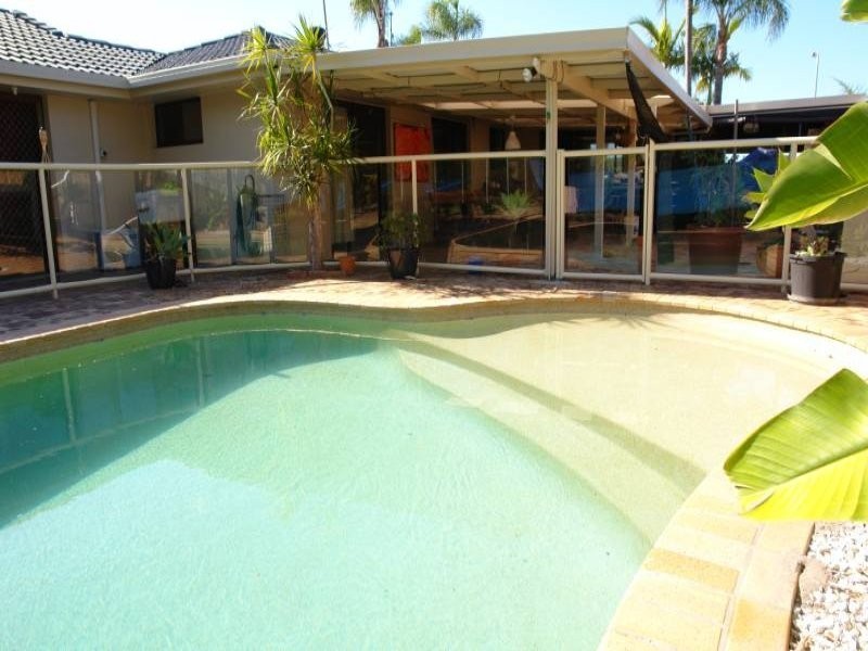 10 Sundown Drive, Paradise Point QLD 4216