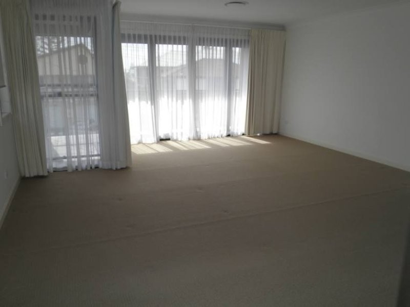 2/2 Tecona Street, Hollywell QLD 4216